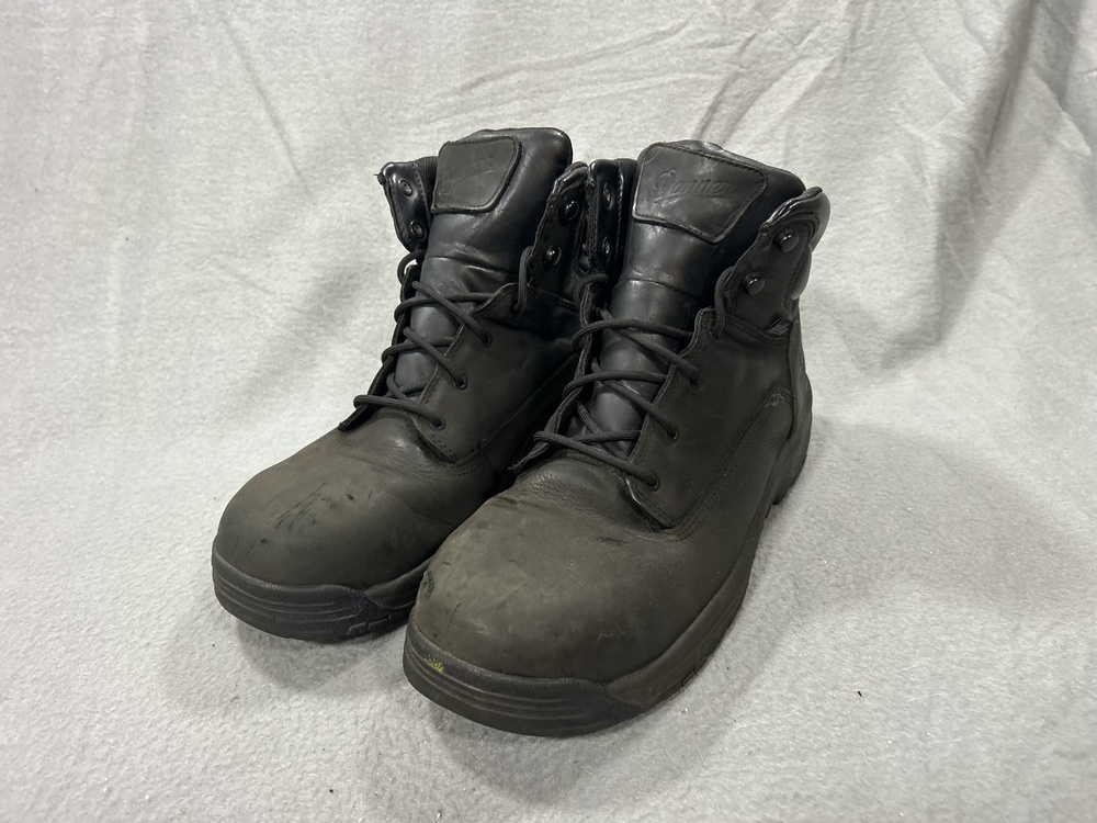 Danner Boots Mens Size 11.5 Black Leather Waterproof Slip Resistant Dry Workwear